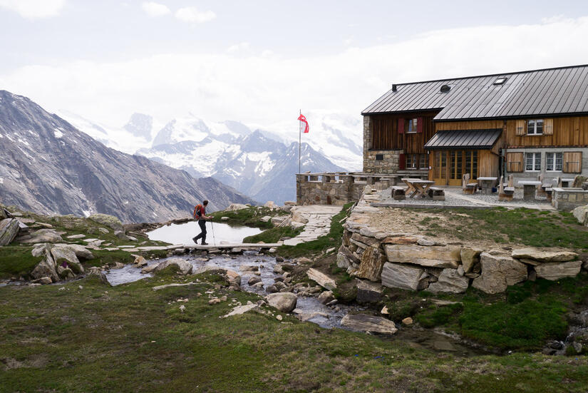 Simon arriving at the hut