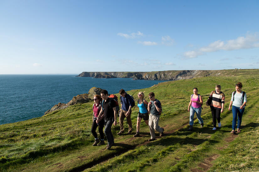 Walking to Lizard Point