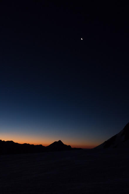 Dawn on the approach to the Strahlhorn