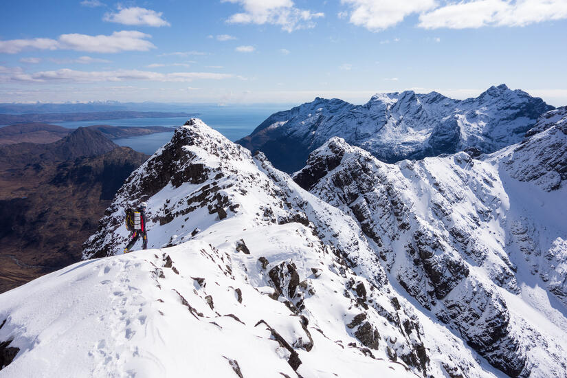 Walking along to Sgurr na Bhairnich