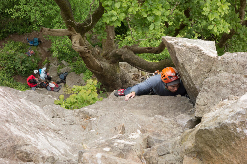 Dave getting involved with the hand crack on One Step in the Clo